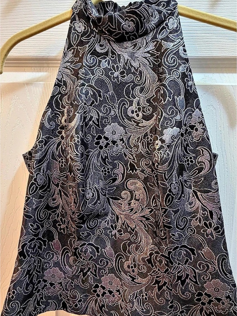 Midiangela Floral top in Black & Pink Size 4